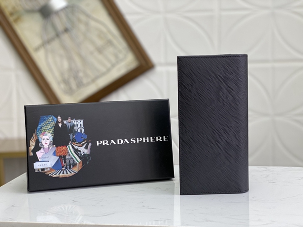 プラダ財布コピー背面デザイン